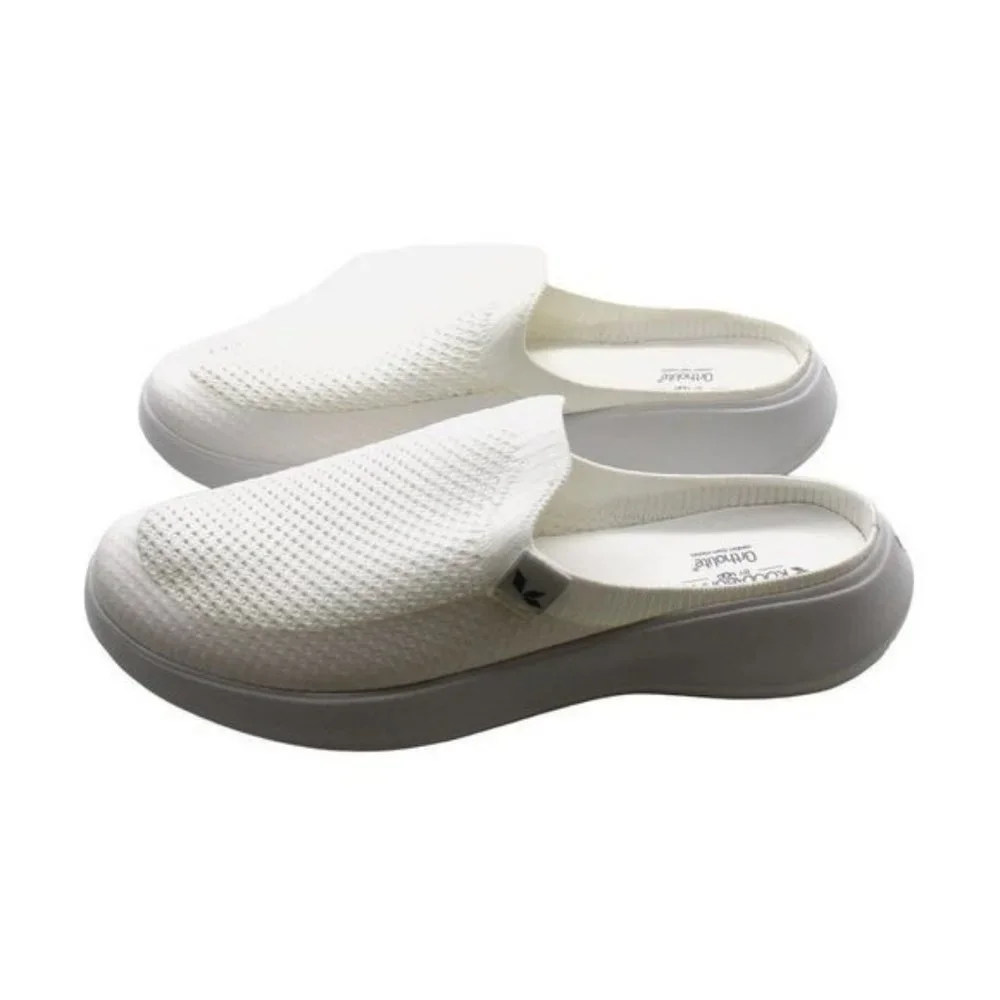 Women Clogs - Picture 6 of 8